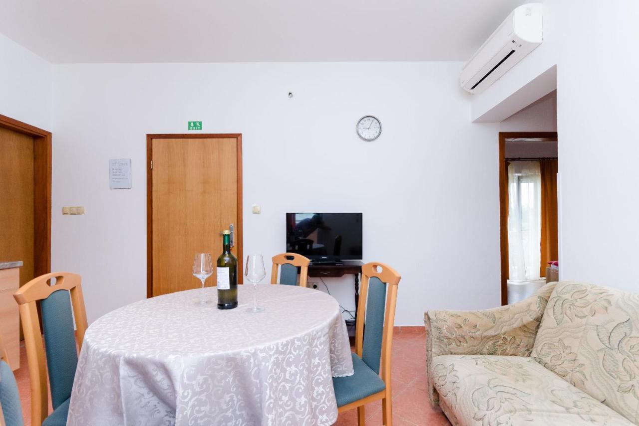 Apartments And Room Ljubica Lopar Exteriér fotografie